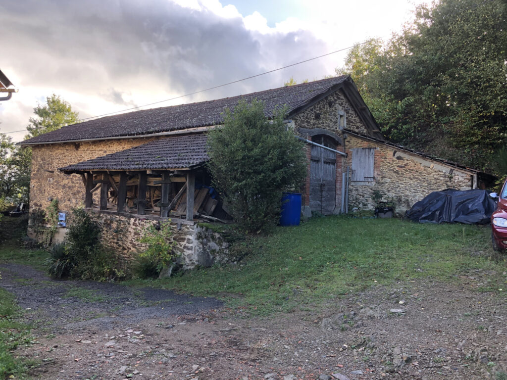 Corps de ferme avec dépendances à la campagne  – 3 pièces – 2 chambres – 150 m²
