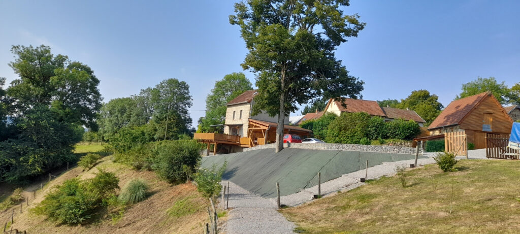 Maison / Villa d’exception sur les hauteurs de AUBUSSON (7km – 4 pièces – 2 chambres – 90 m²