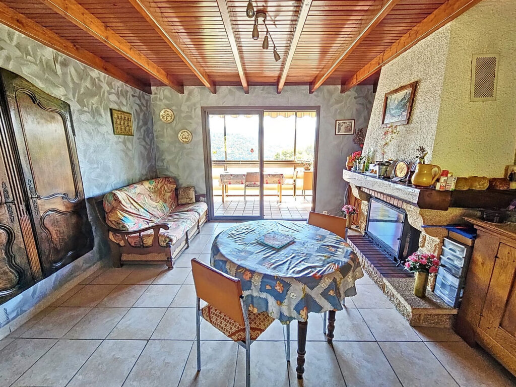 Maison avec vue sur les montagnes – 5 pièces – 4 chambres – 88 m²