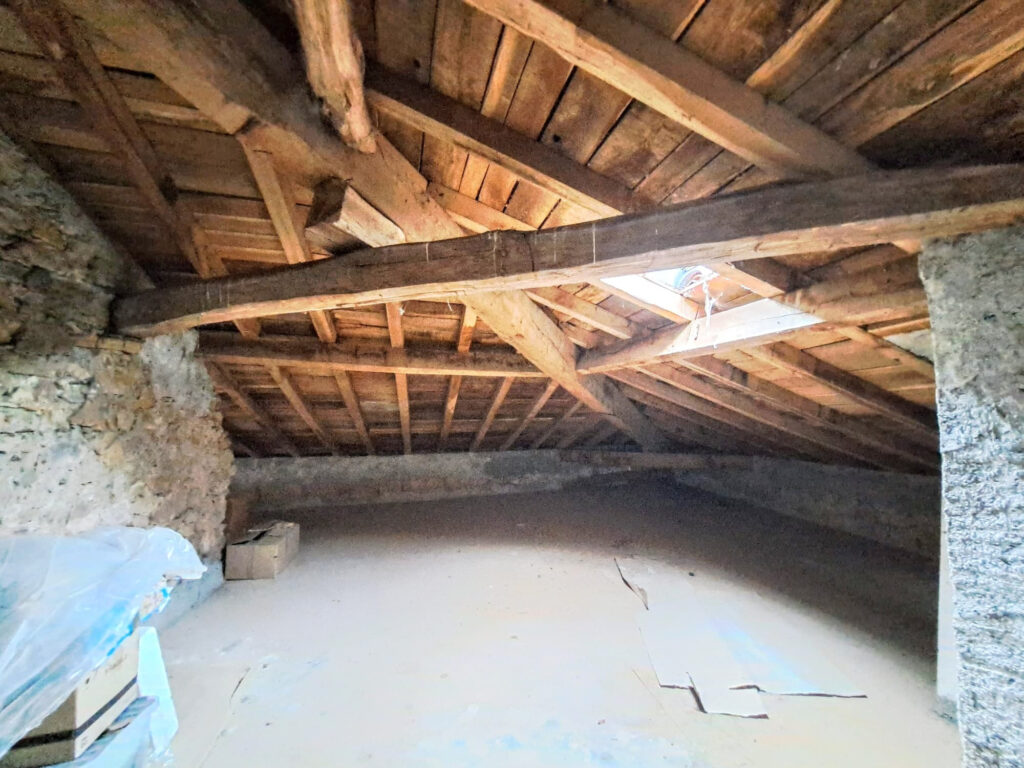 Grand corps de ferme a finir de restaurer  – 4 pièces – 3 chambres – 115 m²