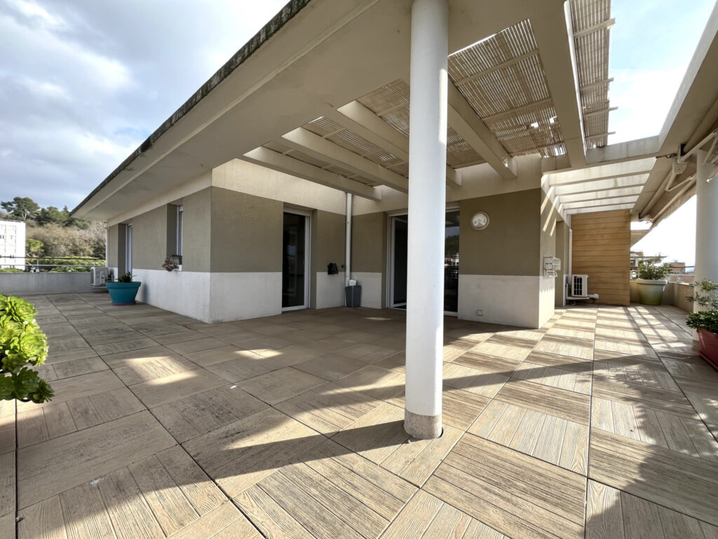 3/4P TOIT TERRASSE VUE PANORAMIQUE – 3 pièces – 2 chambres – 72.8 m²