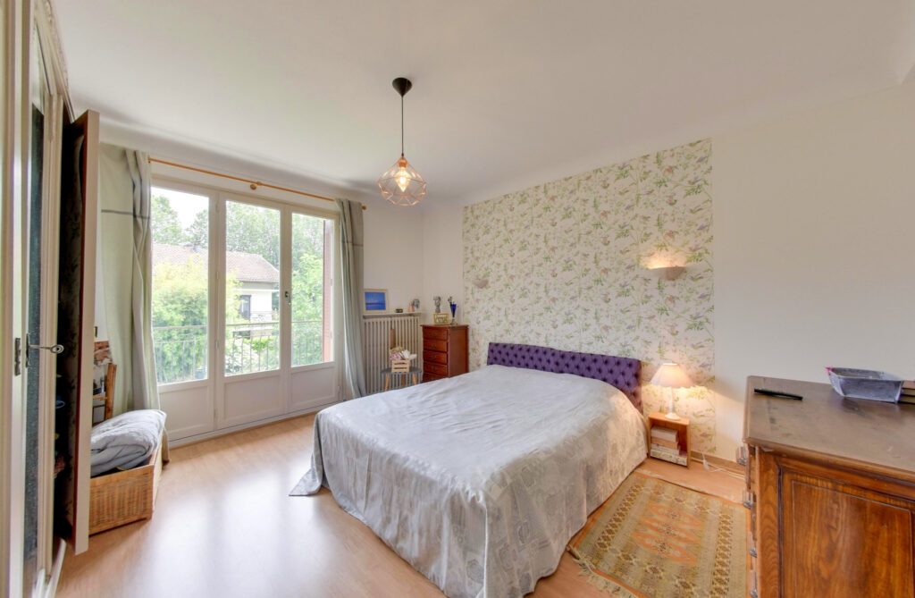 Maison de 6P+C à MEYLAN – 6 pièces – 5 chambres – 184.8 m²