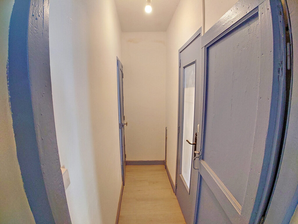 Maison de ville rénovée dans un village dynamique  – 3 pièces – 1 chambre – 65 m²