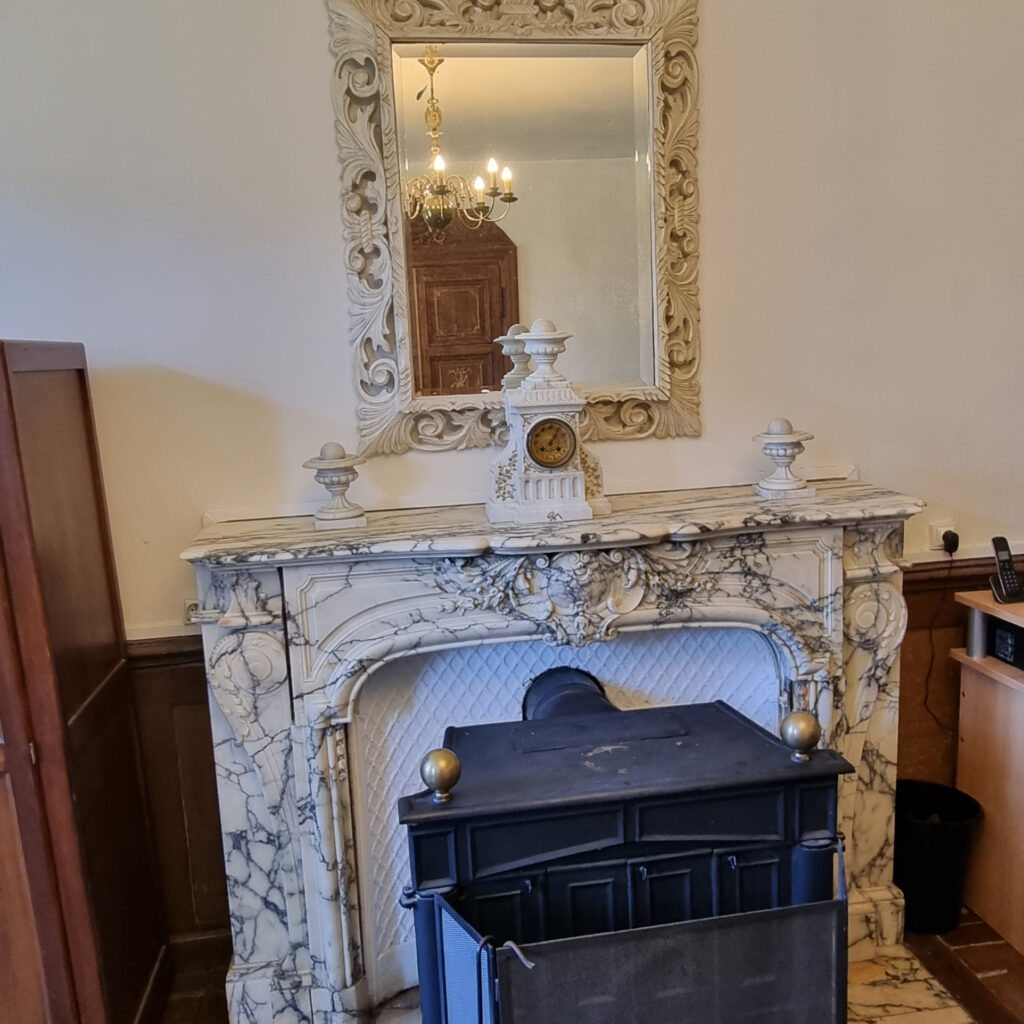 Aisne NORD Authentique maison de maître du 18ème siècle plei – NR pièces – 6 chambres – 325 m²