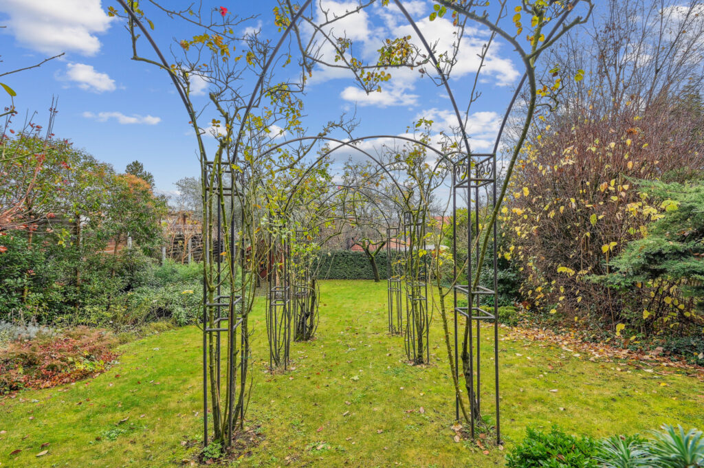 Suresnes (92) – Demeure de prestige avec vue sur Paris – 7 pièces – 5 chambres – 300 m²