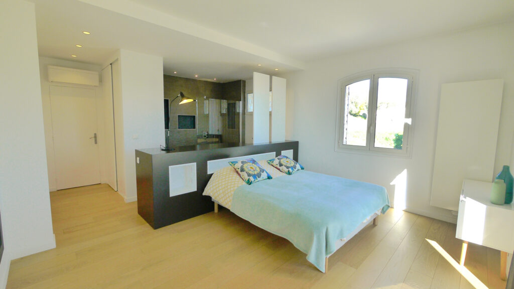 PROPRIETE AVEC VUE MER – 8 pièces – 5 chambres – 200 m²