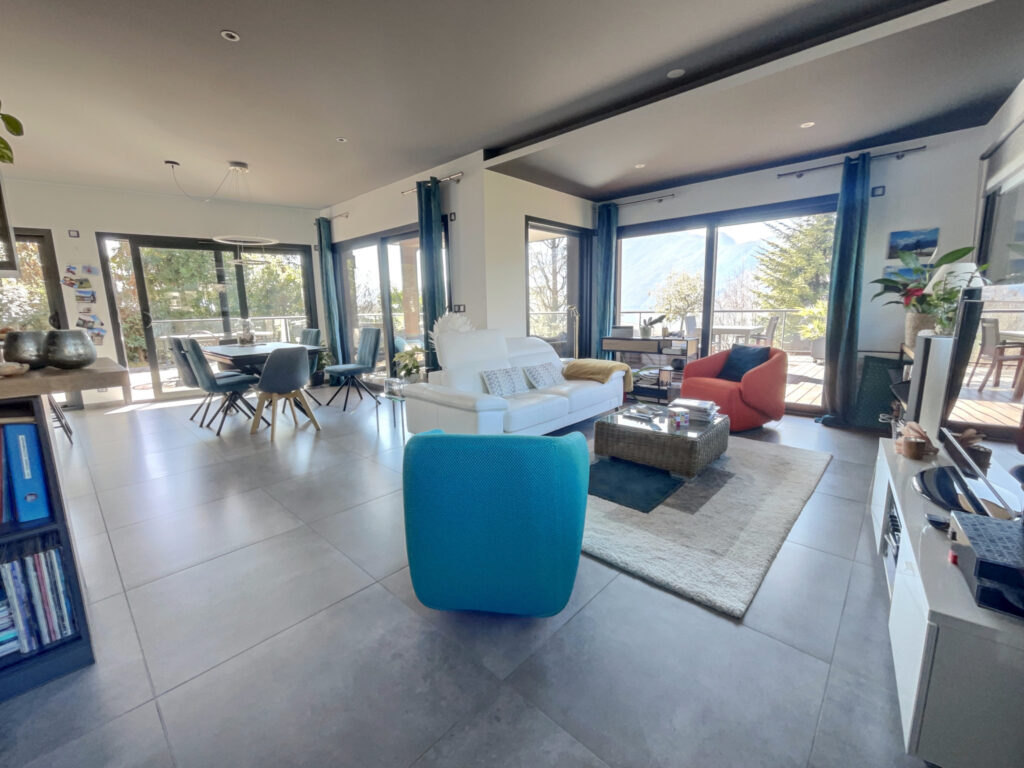 Aix les bains Appartement de 122 m2 face au lac avec terrass – 4 pièces – 2 chambres – 122 m²