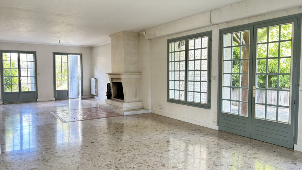 NIORT CENTRE SAINTE PEZENNE MAGNIFIQUE MAISON EN PIERRE AVEC – 10 pièces – 7 chambres – 330 m²