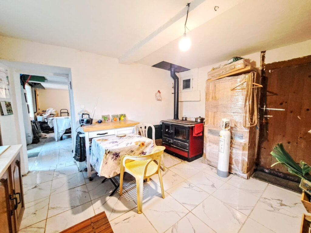 Grand corps de ferme a finir de restaurer  – 4 pièces – 3 chambres – 115 m²