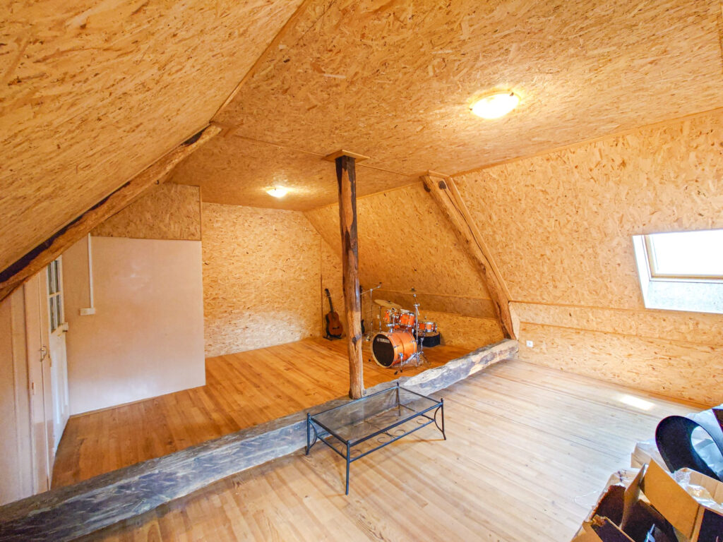 Maison dans un magnifique village des Pyrénées  – 6 pièces – 4 chambres – 132 m²