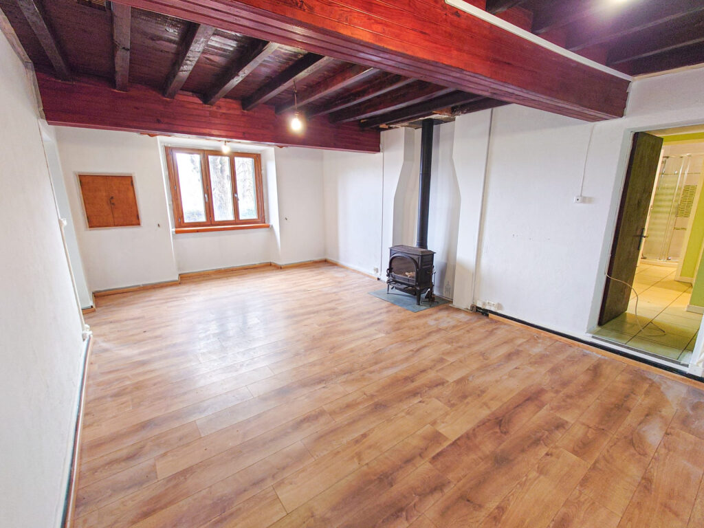 Maison dans un magnifique village des Pyrénées  – 6 pièces – 4 chambres – 132 m²