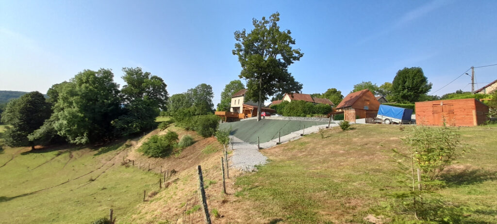 Maison / Villa d’exception sur les hauteurs de AUBUSSON (7km – 4 pièces – 2 chambres – 90 m²