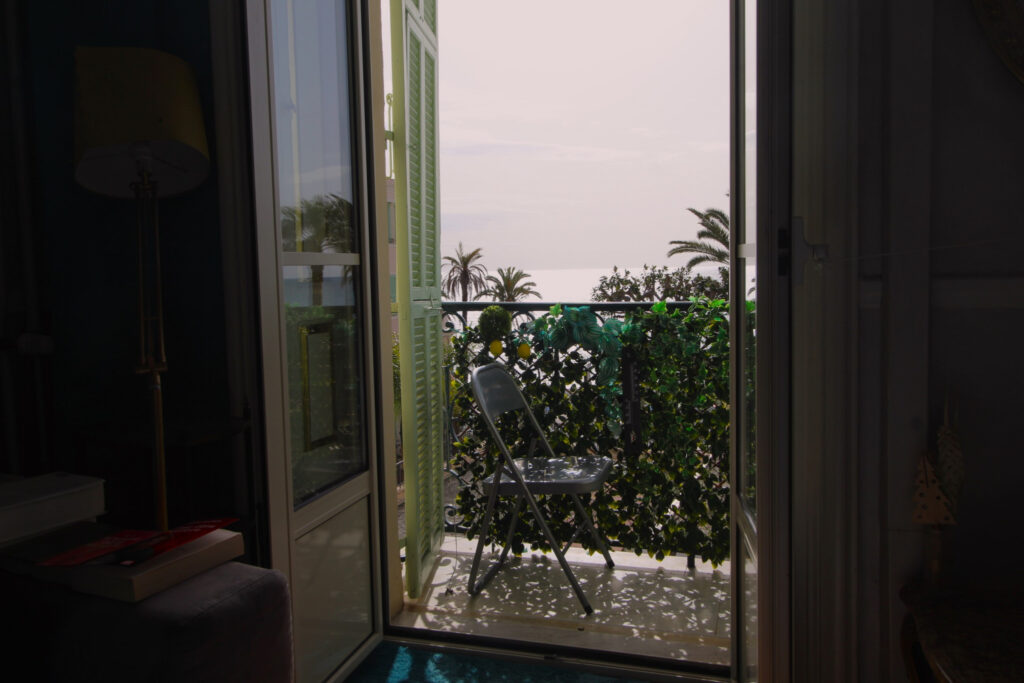 Palace bord de mer centre ville Menton – 2 pièces – 1 chambre – 96 m²