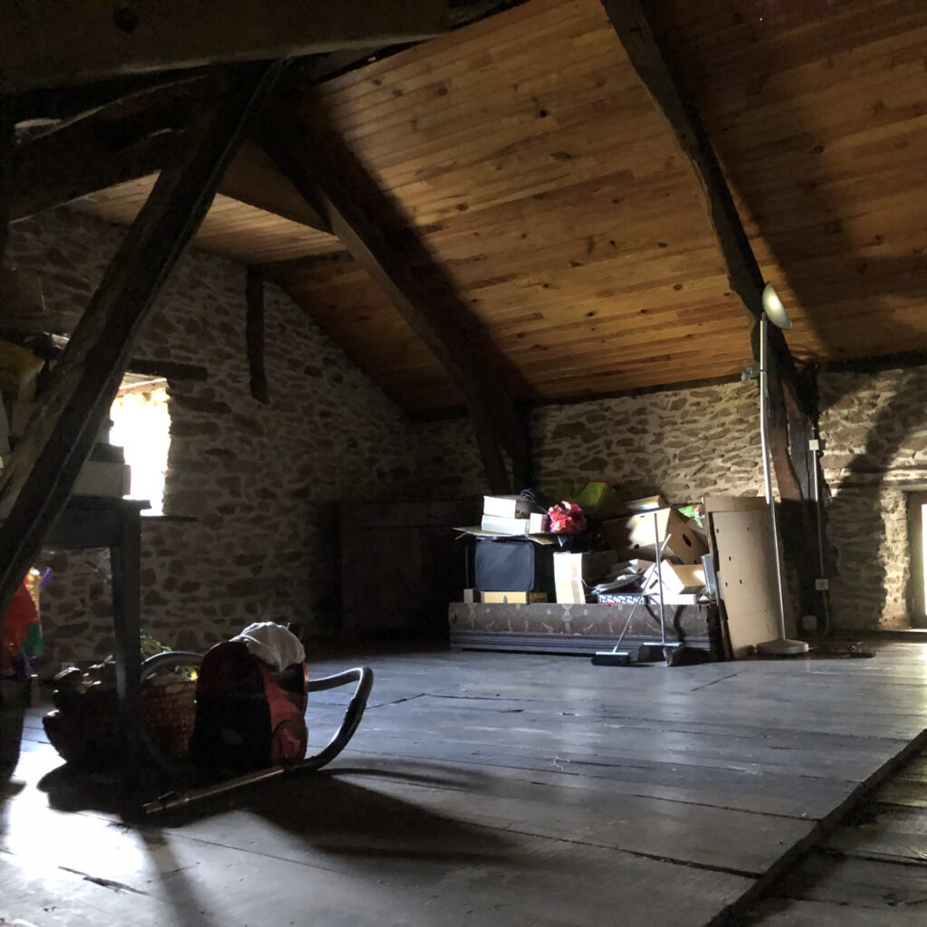 Corps de ferme avec dépendances à la campagne  – 3 pièces – 2 chambres – 150 m²