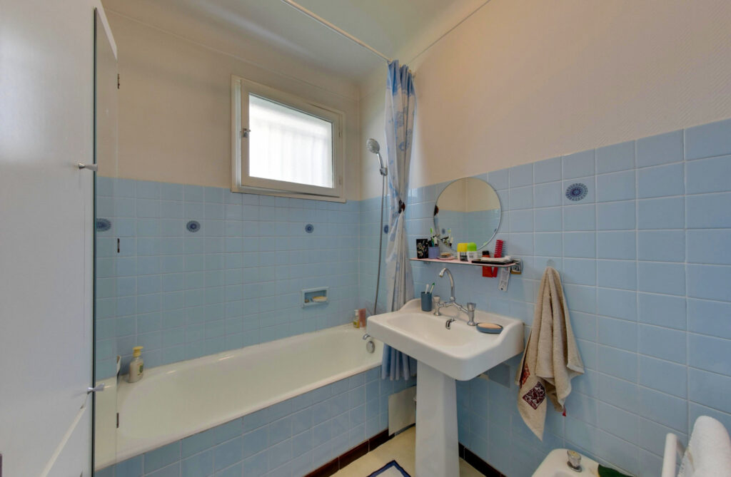 Maison de 6P+C à MEYLAN – 6 pièces – 5 chambres – 184.8 m²