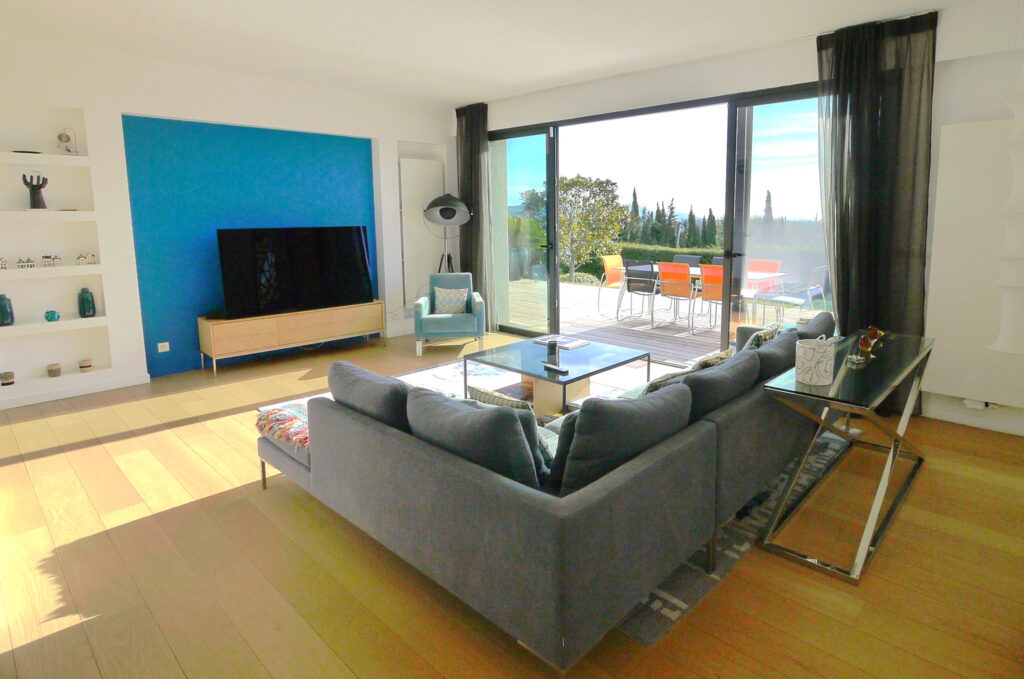 PROPRIETE AVEC VUE MER – 8 pièces – 5 chambres – 200 m²