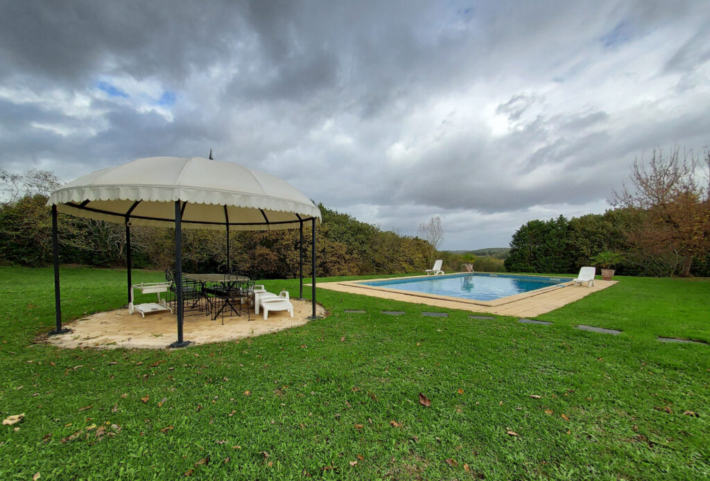 La quiétude d’ une propriété du XVIII ème siècle – 8 pièces – 4 chambres – 253 m²