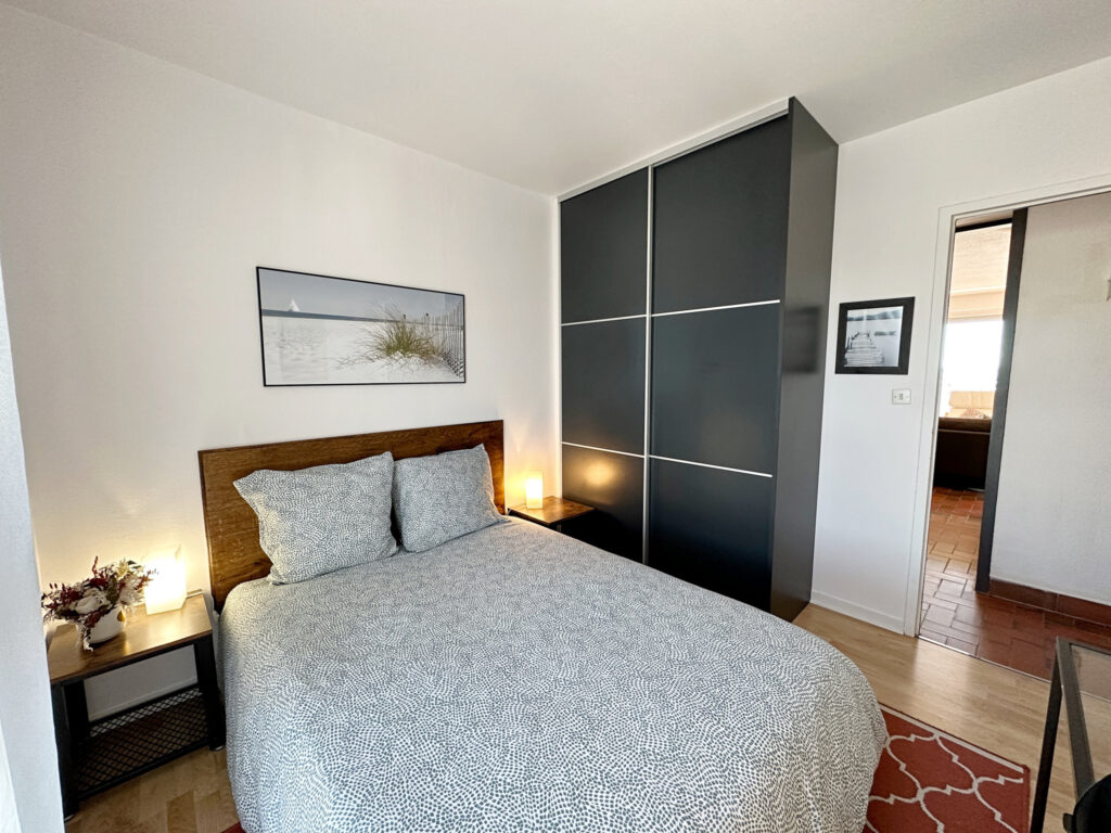 Appartement vue mer avec ascenseur au port de Saint Cyprien. – 3 pièces – 2 chambres – 55 m²