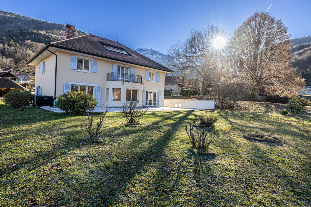 Propriété à la Combe de Lancey – 10 pièces – 7 chambres – 299.45 m²