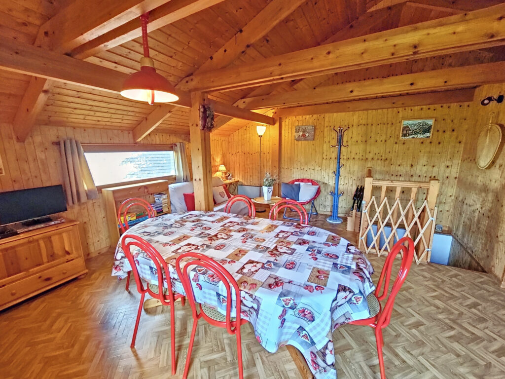 Chalet avec magnifique vue sur la montagne – 4 pièces – 3 chambres – 60 m²