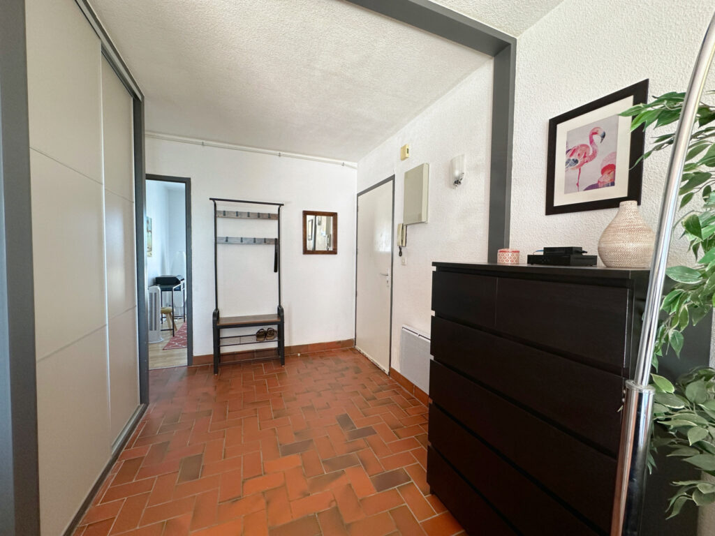 Appartement vue mer avec ascenseur au port de Saint Cyprien. – 3 pièces – 2 chambres – 55 m²