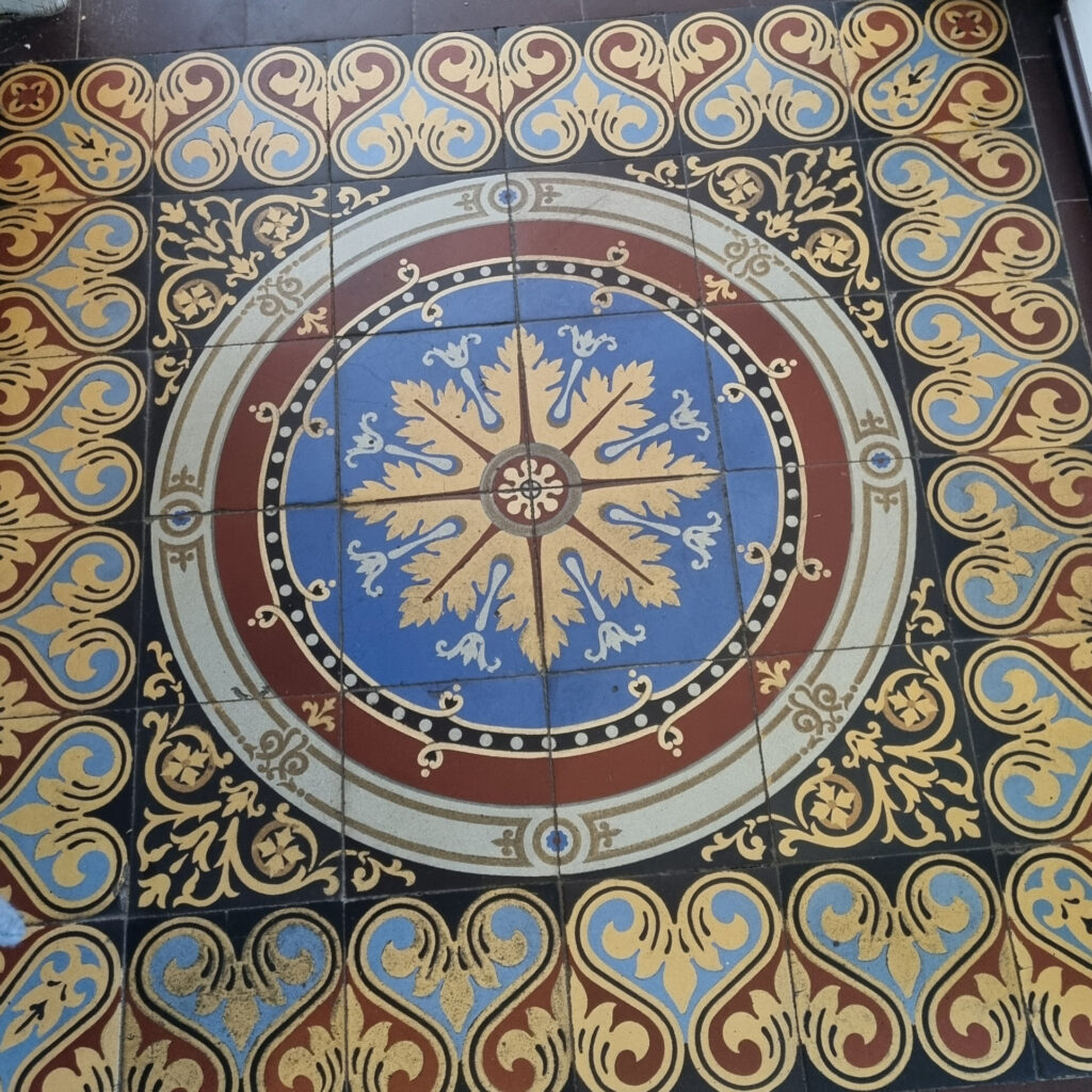 Aisne NORD Authentique maison de maître du 18ème siècle plei – NR pièces – 6 chambres – 325 m²