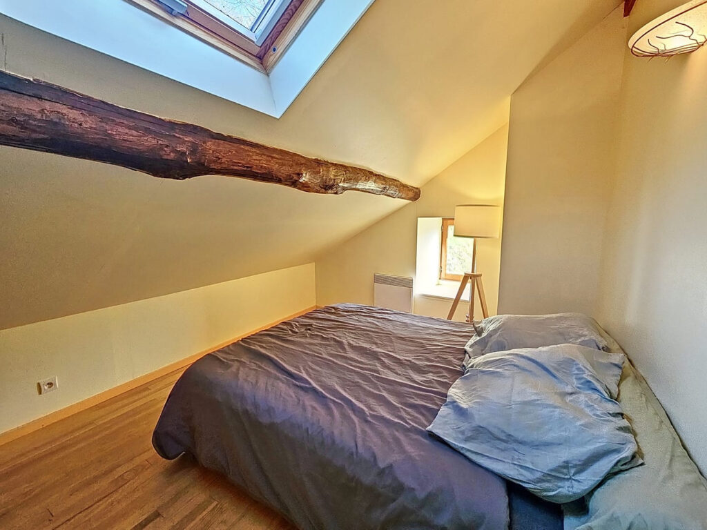 Grange aménagée avec magnifique vue sur la vallée – 3 pièces – 2 chambres – 57 m²