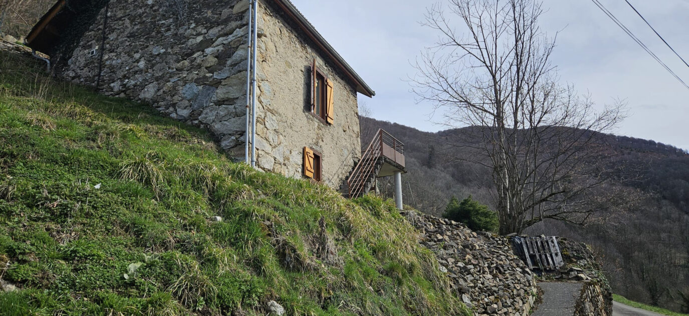 Grange aménagée avec magnifique vue sur la vallée – 3 pièces – 2 chambres – 57 m²