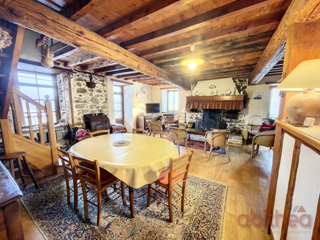 Maison en pierre de 170m2 avec vue  – 6 pièces – 4 chambres – 170 m²