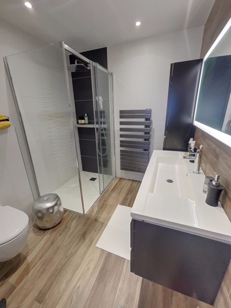 Aix les bains Appartement de 122 m2 face au lac avec terrass – 4 pièces – 2 chambres – 122 m²