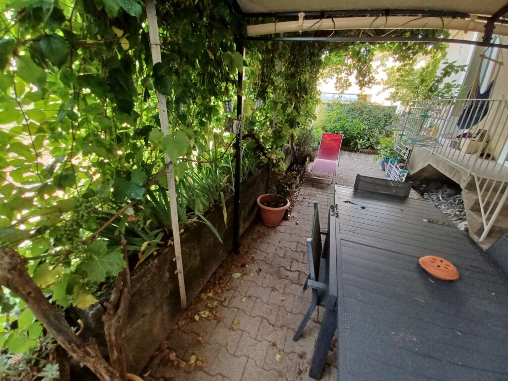 Charmante propriété de 111 m2 rénovée, avec appartement  – 6 pièces – 4 chambres – 111 m²