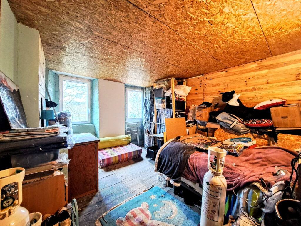 Grand corps de ferme a finir de restaurer  – 4 pièces – 3 chambres – 115 m²