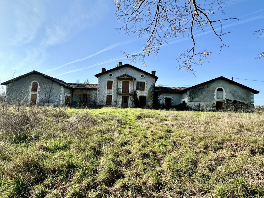 Propriété XIXe à restaurer  – 12 pièces – 6 chambres – 400 m²
