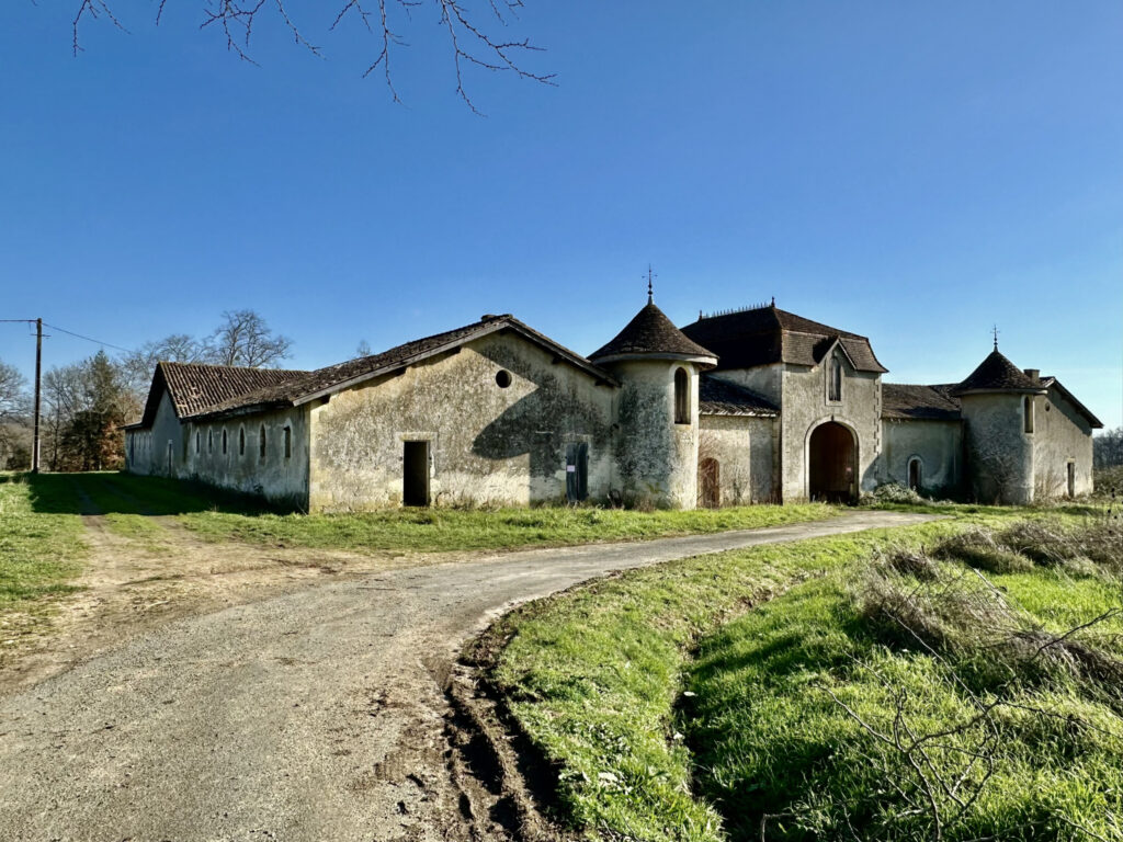 Propriété XIXe à restaurer  – 12 pièces – 6 chambres – 400 m²