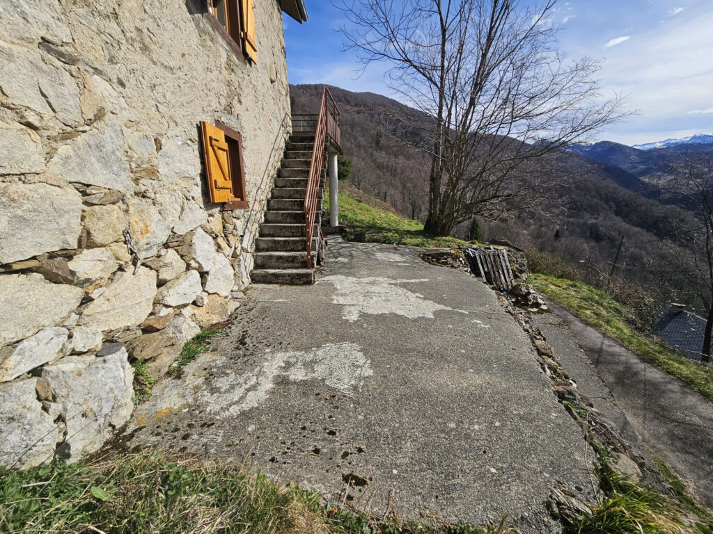 Grange aménagée avec magnifique vue sur la vallée – 3 pièces – 2 chambres – 57 m²