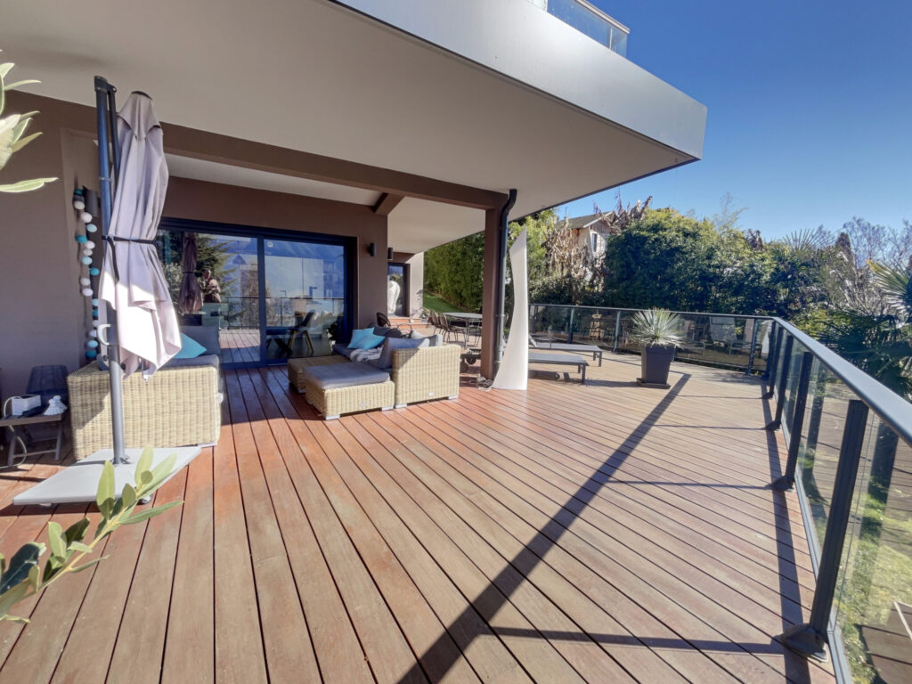 Aix les bains Appartement de 122 m2 face au lac avec terrass – 4 pièces – 2 chambres – 122 m²