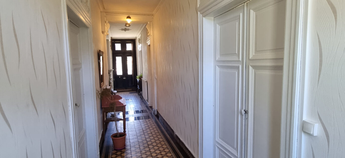 Aisne NORD Authentique maison de maître du 18ème siècle plei – NR pièces – 6 chambres – 325 m²