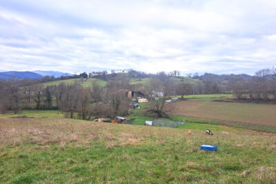 Grand corps de ferme a finir de restaurer  – 4 pièces – 3 chambres – 115 m²
