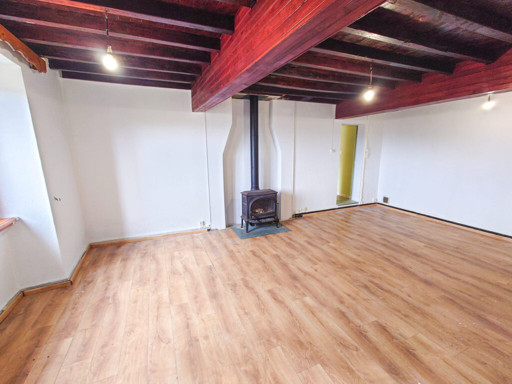 Maison dans un magnifique village des Pyrénées  – 6 pièces – 4 chambres – 132 m²