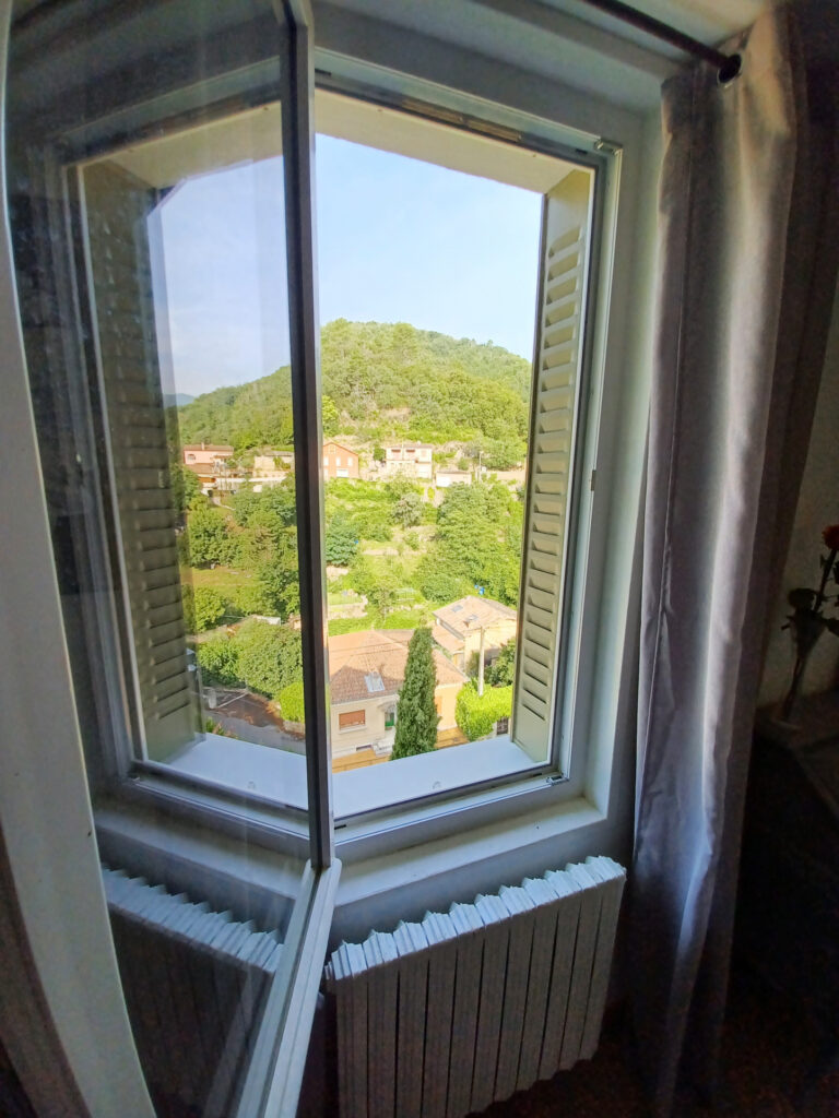 Charmante propriété de 111 m2 rénovée, avec appartement  – 6 pièces – 4 chambres – 111 m²