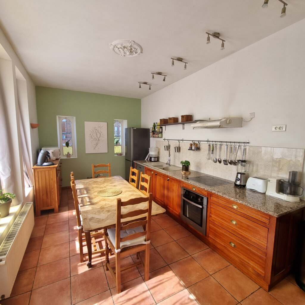 Aisne NORD Authentique maison de maître du 18ème siècle plei – NR pièces – 6 chambres – 325 m²