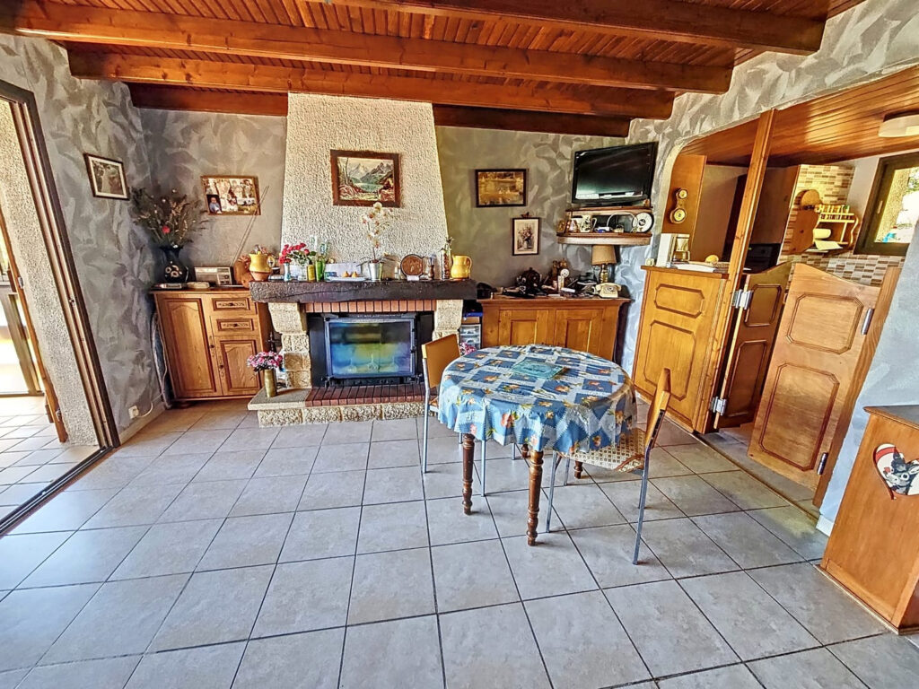 Maison avec vue sur les montagnes – 5 pièces – 4 chambres – 88 m²