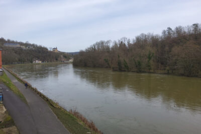 Bâtiment de 325 m2 en bordure de la Meuse à Rénover – NR pièces – 10 chambres – 325 m²