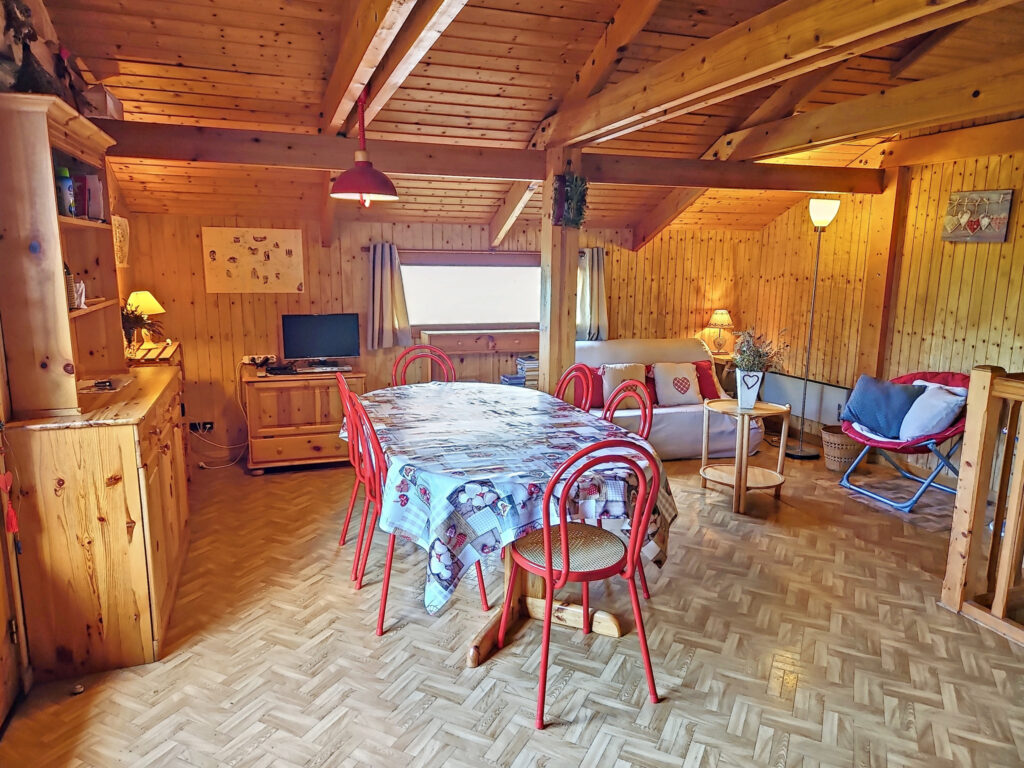 Chalet avec magnifique vue sur la montagne – 4 pièces – 3 chambres – 60 m²