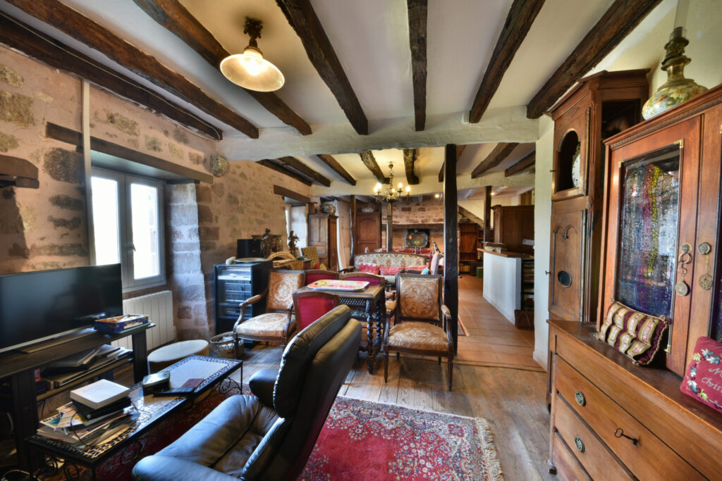 Maison de Bourg à TURENNE – 4 pièces – 2 chambres – 126 m²