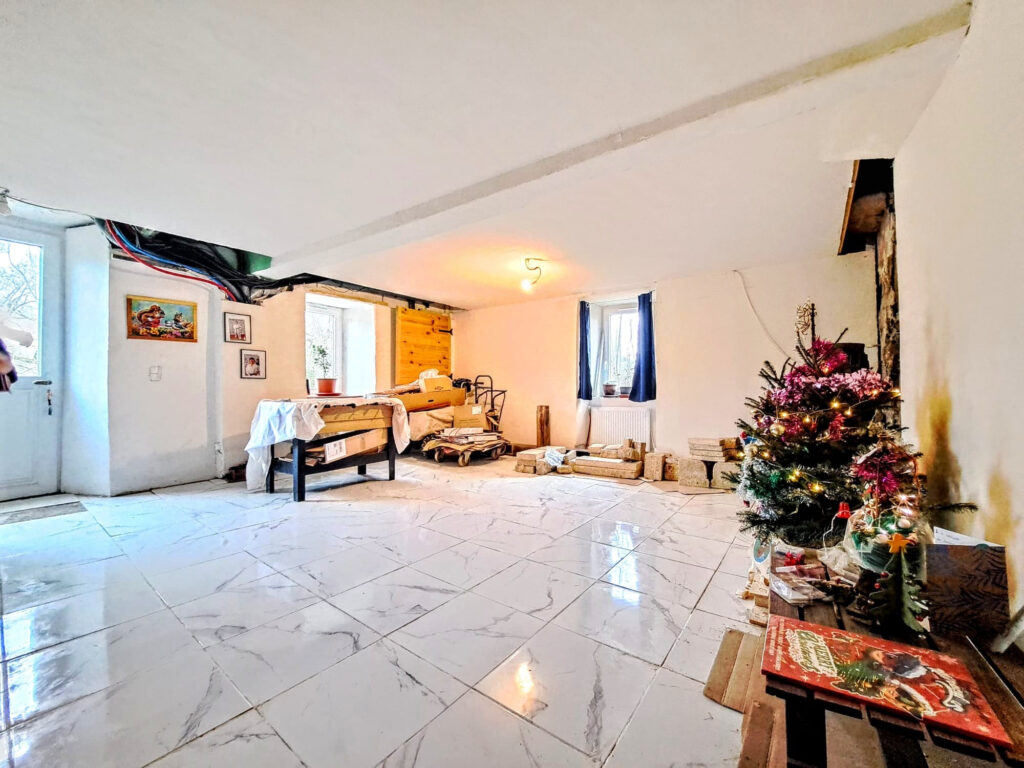 Grand corps de ferme a finir de restaurer  – 4 pièces – 3 chambres – 115 m²