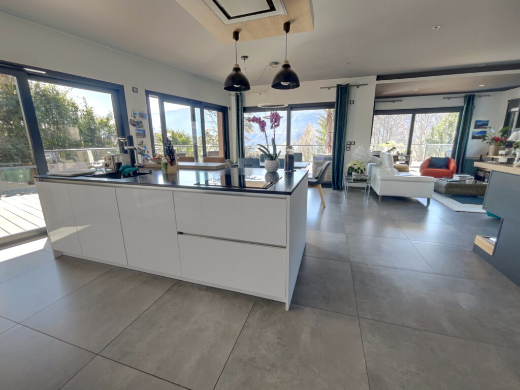 Aix les bains Appartement de 122 m2 face au lac avec terrass – 4 pièces – 2 chambres – 122 m²