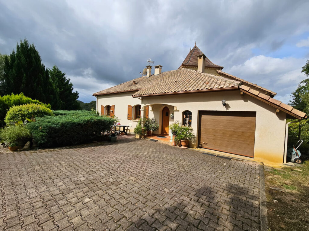 Maison 5 Pièces 171m2 Piscine Couverte – 5 pièces – 4 chambres – 171.29 m²