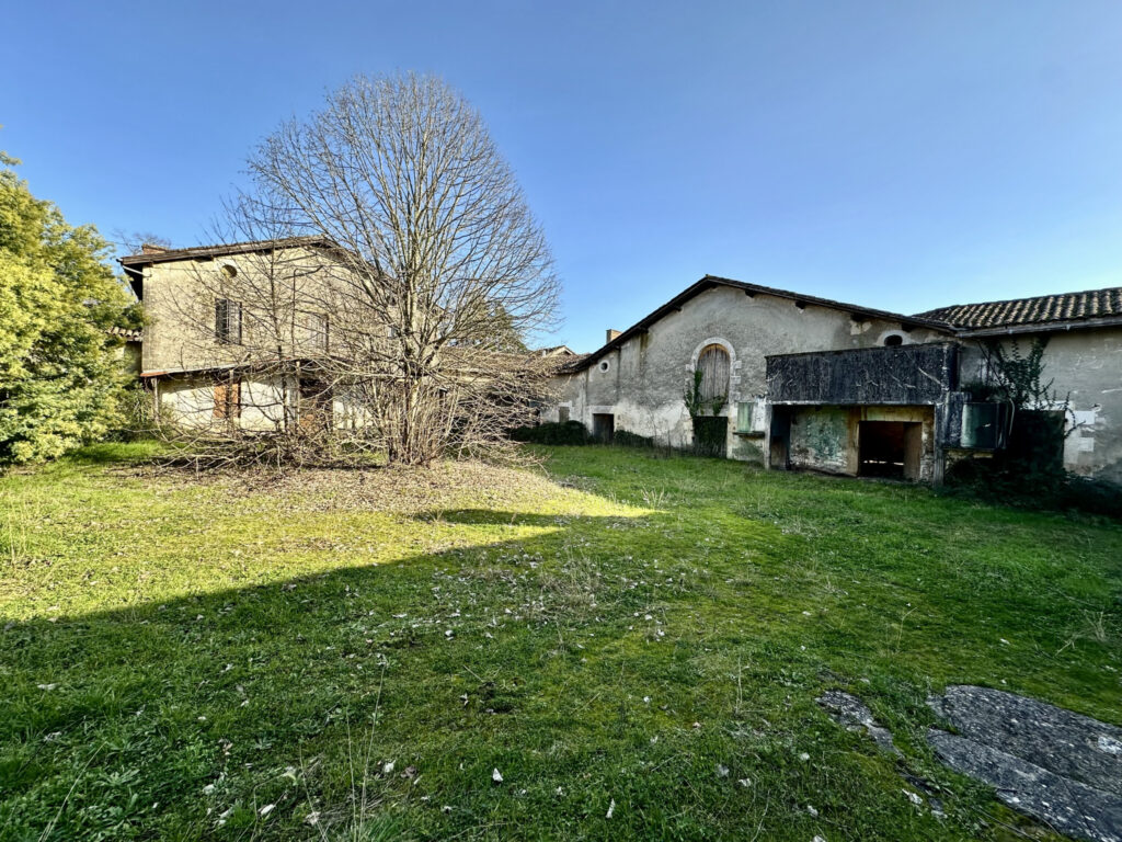 Propriété XIXe à restaurer  – 12 pièces – 6 chambres – 400 m²