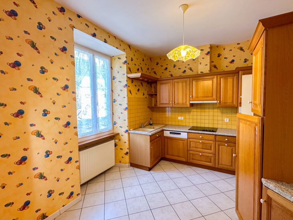 Maison de 106m2 habitables environ sur 2546m2 de terrain  – 5 pièces – 3 chambres – 106 m²